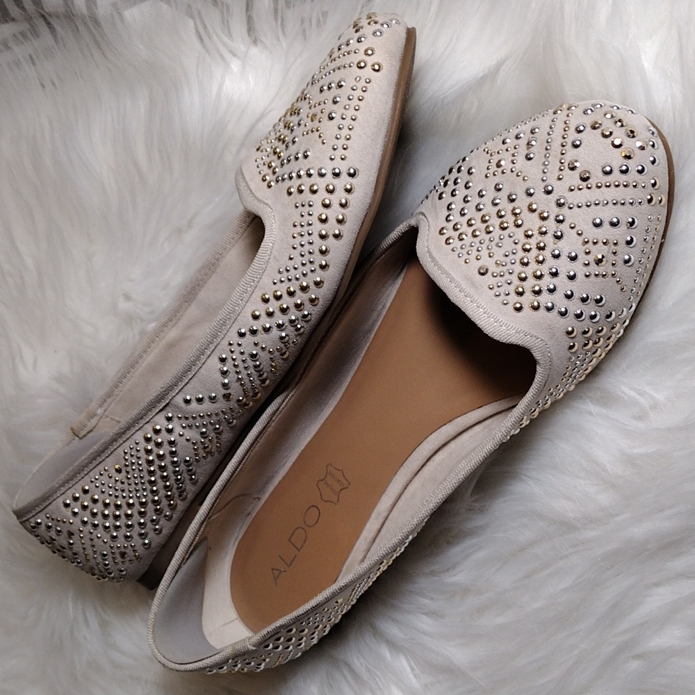 Aldo slip-on leather flat, beige w/embellishments sz 9(40)